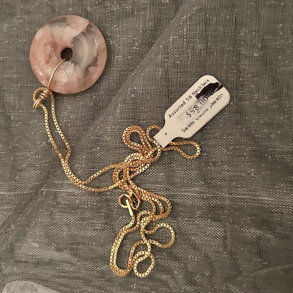 Rose Quartz Crystal Donut Pendant Necklace (NWT) Retail $58 - Picture 4 of 7